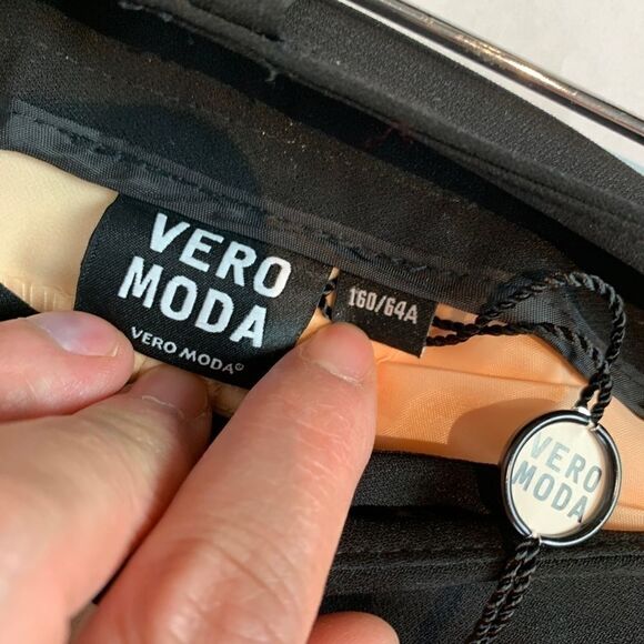 VERO Moda Lightweight Pants - Picture 4 of 8